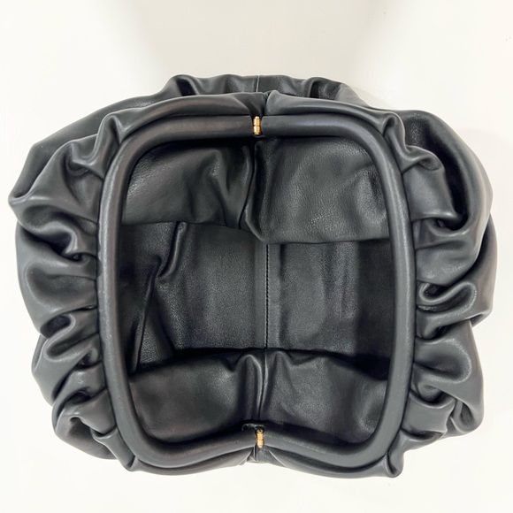 Bottega Veneta The Teen Leather Pouch - Picture 9 of 12